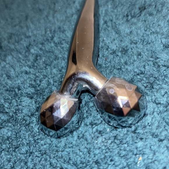 Silver 3D style Facial Roller - Picture 5 of 14